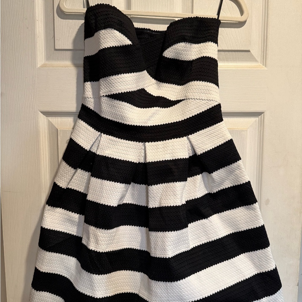 Express Black and White Striped Knit  Strapless Dress size medium
